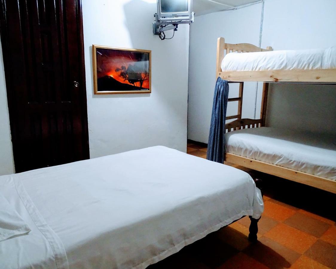Erupcion Art Hotel & Hostel بانيوس المظهر الخارجي الصورة
